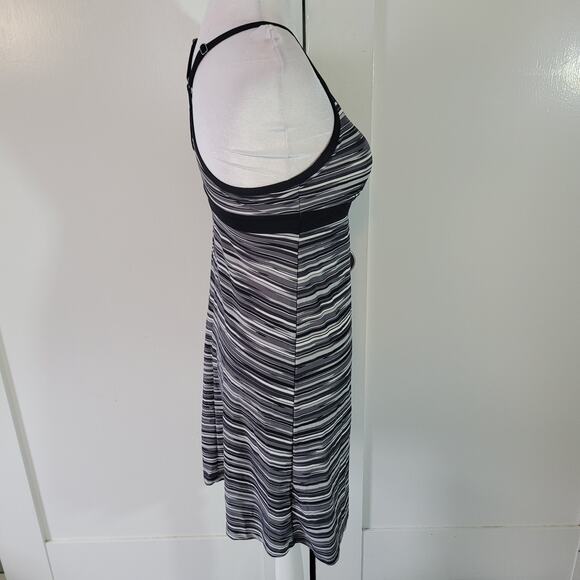 Athleta	Size	XS	Printed Shorebreak Black White Crossback Swim Dress - Picture 3 of 9